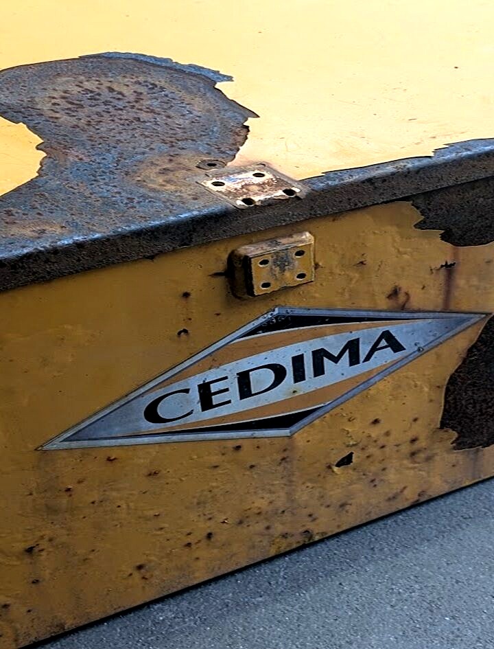 Renowacja nietypowych elementów – śrutowanie skrzyń