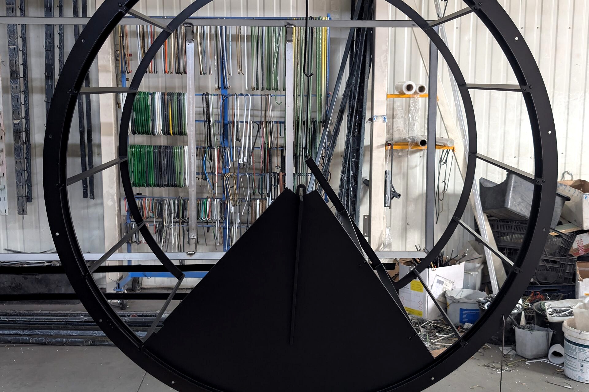 Malowanie proszkowe balustrad i schodów RAL 9005 (drobna struktura)