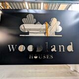 Ażurowy szyld ze stali lakierowany proszkowo w kolorze RAL 9005