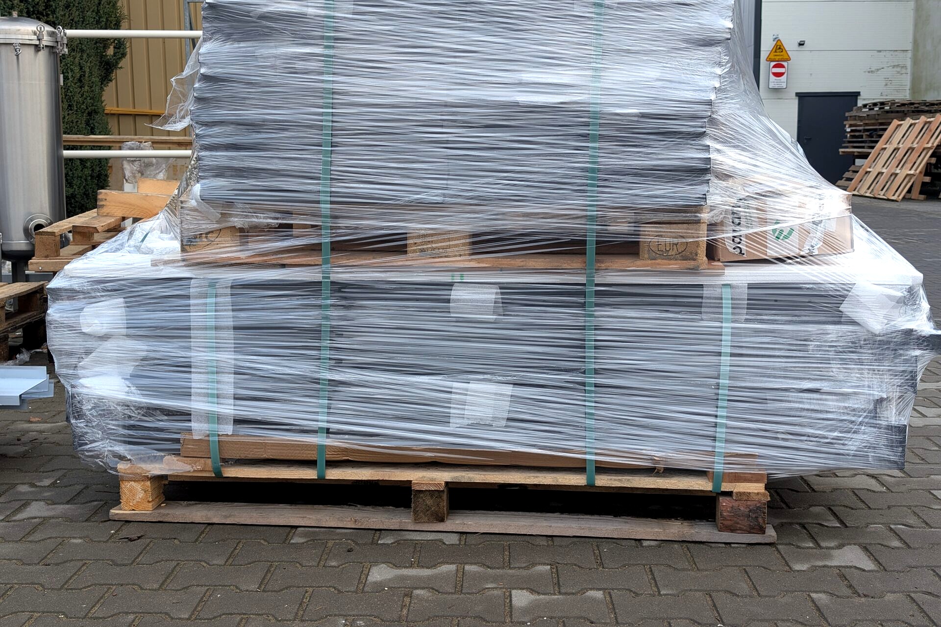 Ekspresowy tryb realizacji zamówień wysyłkowych w lakierni proszkowej