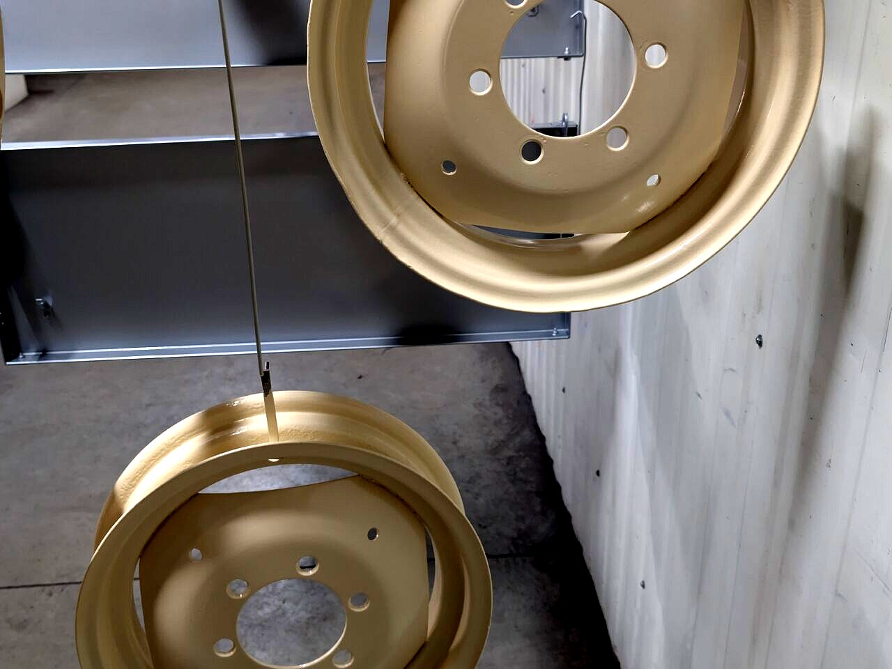 Renowacja felg ciągnikowych RAL 1015