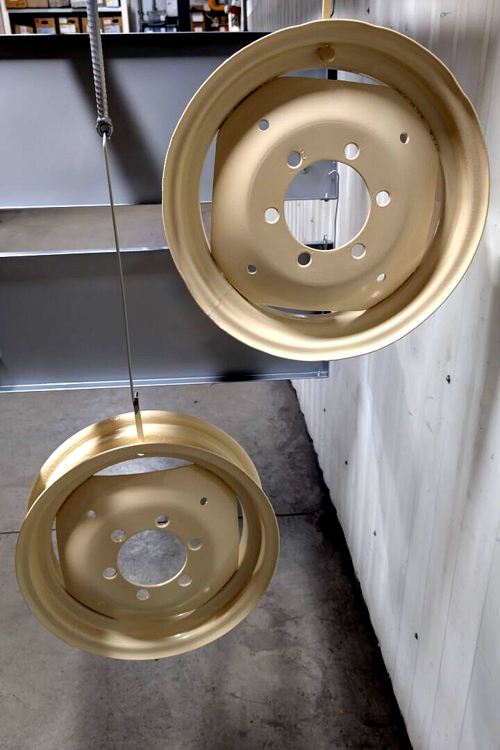 Renowacja felg ciągnikowych RAL 1015