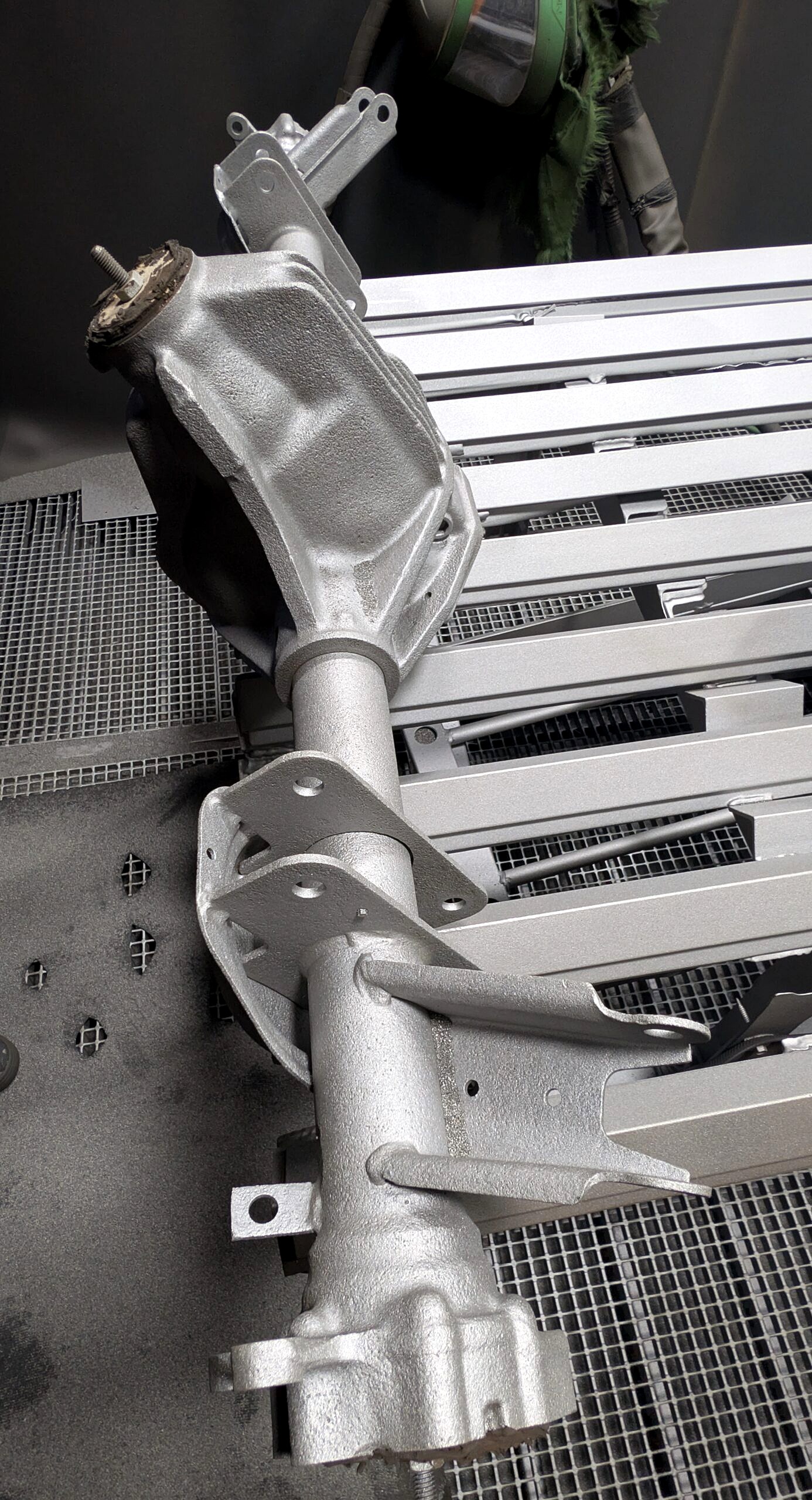 Most napędowy po śrutowaniu – oczyszczona powierzchnia przygotowana do dalszej obróbki