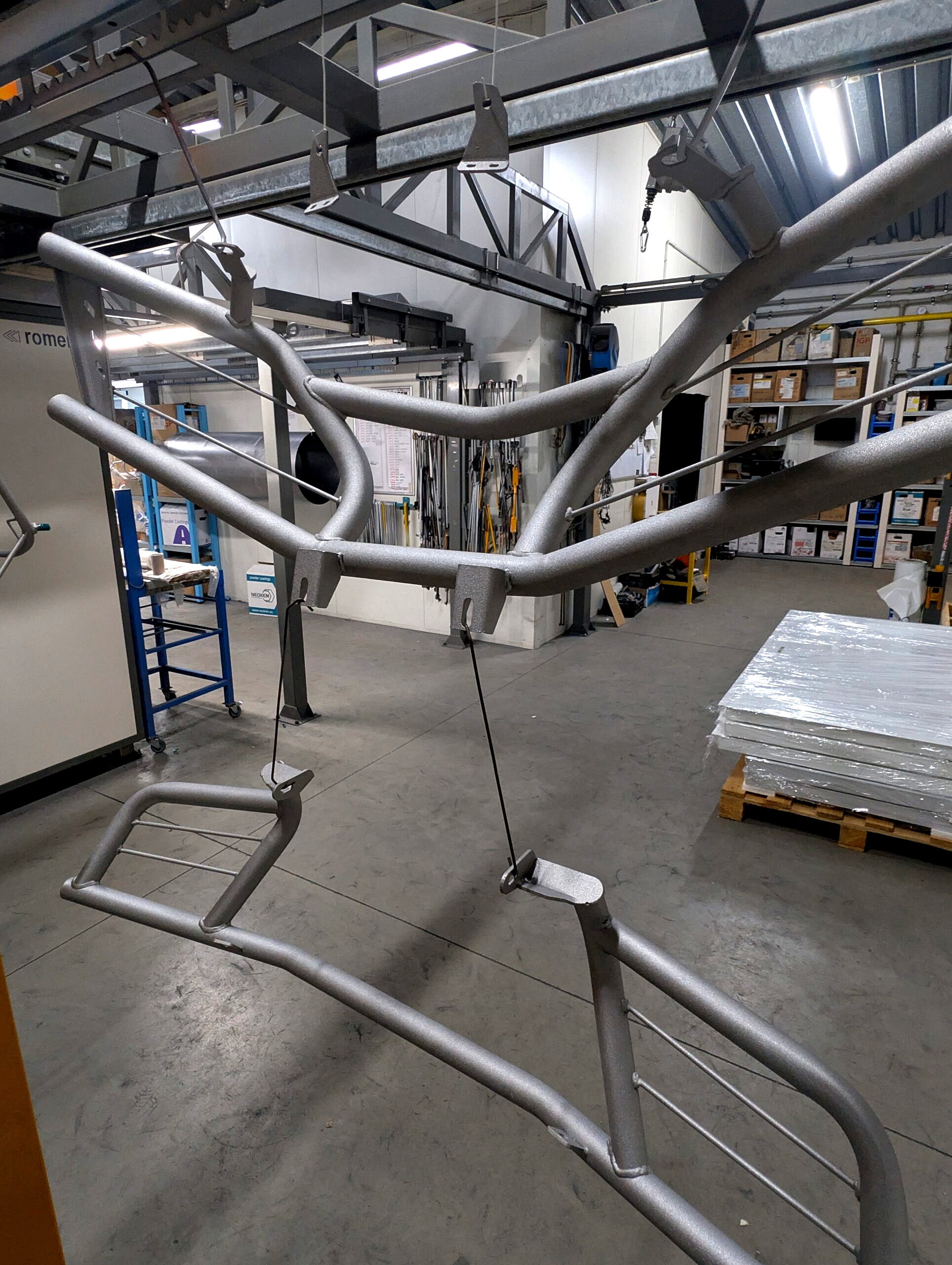 Wyśrutowane ramy quadów przygotowane do podkładu epoksydowego