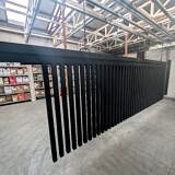 czarna brama stalowa malowana proszkowo RAL 9005 nowoczesne ogrodzenie